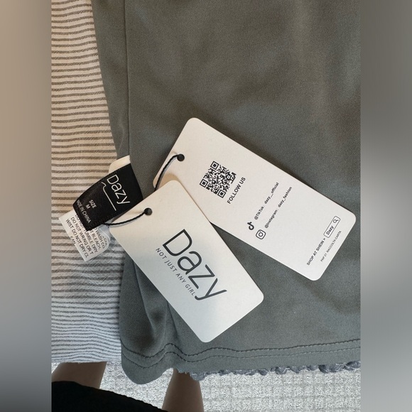 NWT DAZY Sequinned Velvet Midi Skirt S-M - Picture 8 of 10